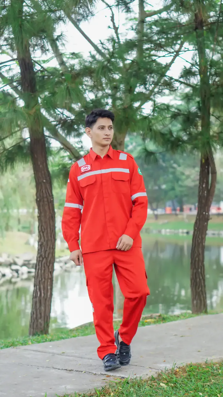 Kemeja dan wearpack seragam kerja buatan Bazuin Clothing 7